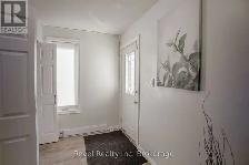 3 Bedroom apartment in a 2 unit house - Photo 5
