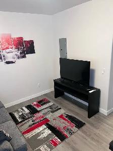 1 Bedroom appt, central Barrie, $1,700/mo, parking incl, Oct 1