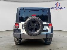 2017 Jeep Wrangler Unlimited Big Bear 4dr SUV 4WD (3.6L 6cyl 6M) - Photo 4