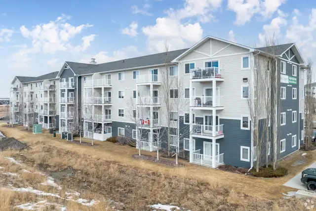Beautiful 2 Bed 1 Bath - Sylvan Lake