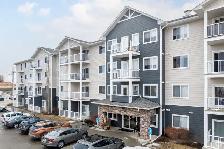 Beautiful 2 Bed 1 Bath - Sylvan Lake - Photo 2