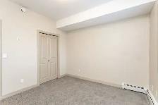 Beautiful 2 Bed 1 Bath - Sylvan Lake - Photo 12