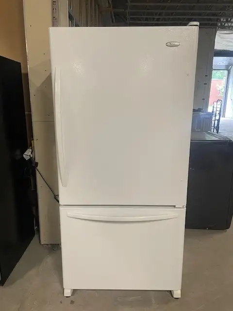 Réfrigérateur blanc 32'' congélateur au bas (tiroir) Whirlpool