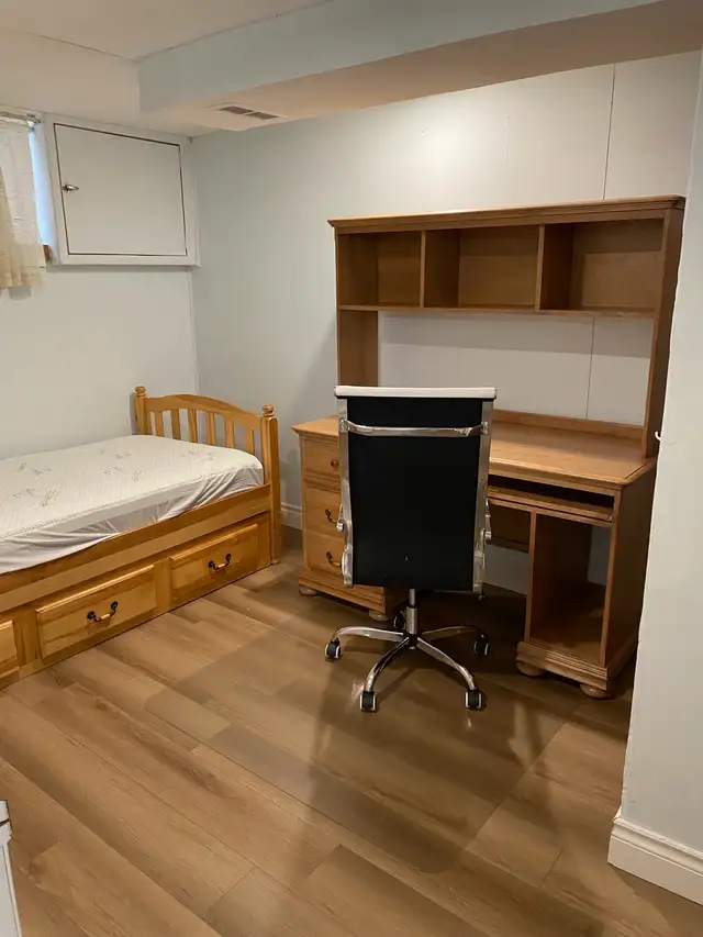 Home away home- student rental ( girls)-McMaster university