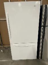 Réfrigérateur blanc 33'' congélateur au bas (tiroir) Kenmore