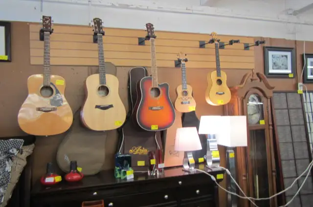 AUCTION - MULTI ESTATE - MUSIC/ART - SAT. AUG.29 - 8 AM