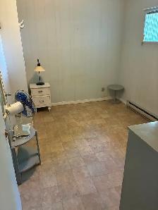 Appartement 2 1/2 meublé, chauffé, électricité, internet inclus - Photo 5