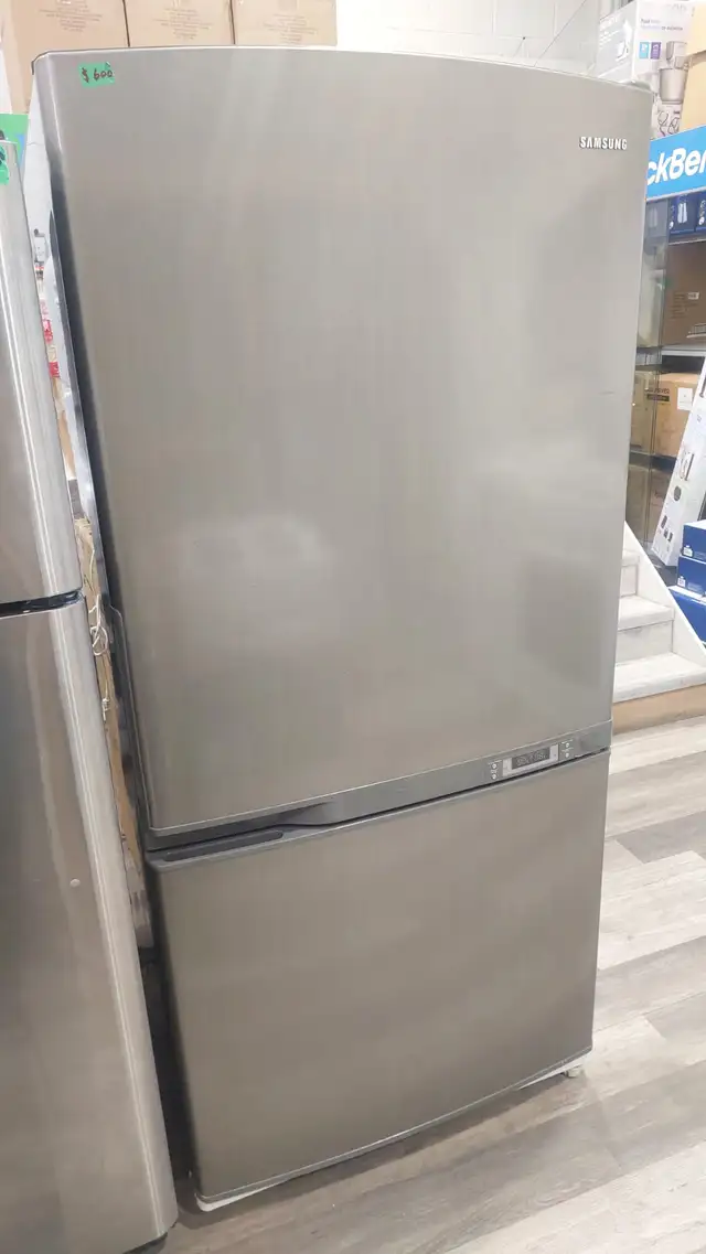 Fridge - 33' Samsung 18.8 Cu. Ft. Bottom Freezer