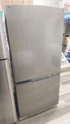 Fridge - 33' Samsung 18.8 Cu. Ft. Bottom Freezer