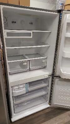 Fridge - 33' Samsung 18.8 Cu. Ft. Bottom Freezer - Photo 2