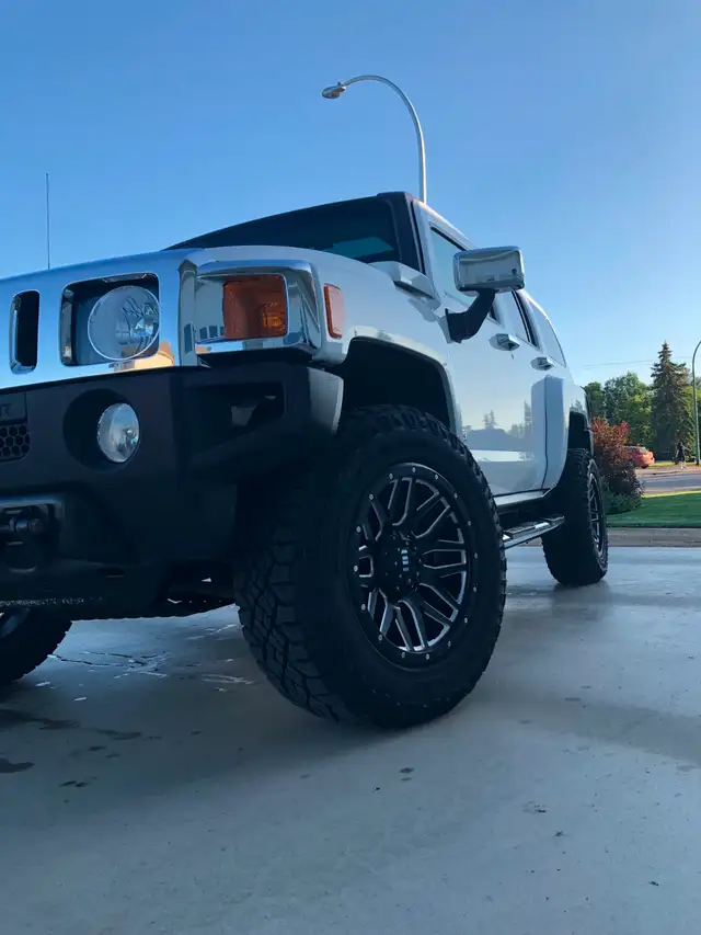 2006 Hummer H3.