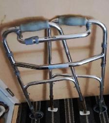 folding walker - Photo 2