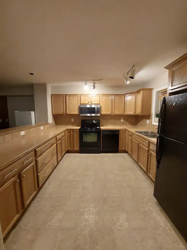3 bed 2.5 bath townhouse in Timberlea for rent