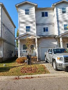 3 bed 2.5 bath townhouse in Timberlea for rent - Photo 2