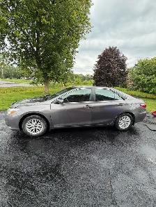 2016 Toyota Camry LE — Only 57,337 km! - Photo 2