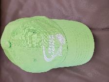 2 CASQUETTES NEUVES VERTES 22'TOUR TETE AJUSTABLE: $5.00 CHACUNE - Photo 2