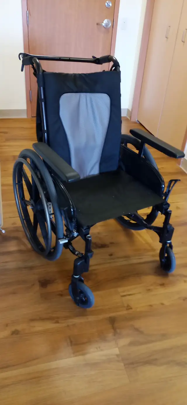 Wheelchair Weight Capacity 275 lbs. in Excellent Condition