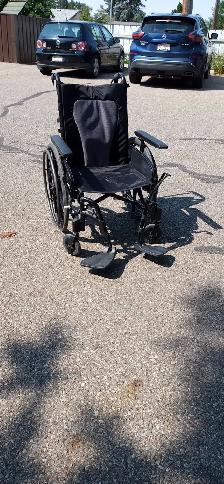 Wheelchair Weight Capacity 275 lbs. in Excellent Condition - Photo 2