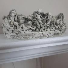 BEAU VASE NEUF DES ANGES BLANC GRIS DE SF IMPORTS INC: $15.00