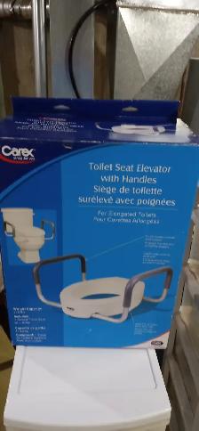 Toilet Seat Elongated Elevator style New in box with Handles - Photo 2