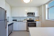 3 Bedroom Apartment for Rent Steps to Victoria Park Station! - Photo 7