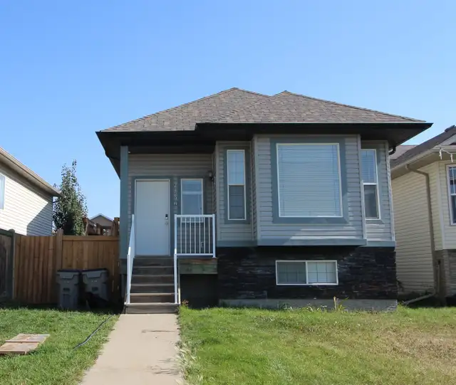 #7471- 3bed/1bath upper level in Westpointe. Avail. Sept 23rd