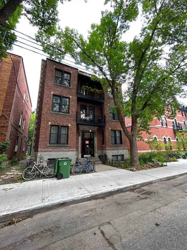 Chauffé, grand 3 1/2 dans le Plateau Mont-Royal