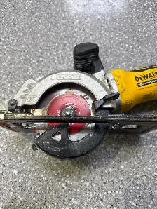 DEWALT DCS571 4 1/2" BRUSHLESS CIRCULAR SAW TOOL ONLY - Photo 3