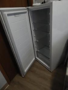 Upright Freezer, Less than 1 Yr. old, Warranty