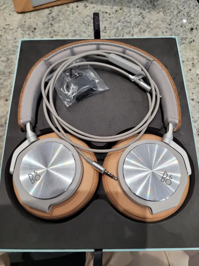 B&O BeoPlay H6