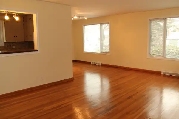Bright 2-Bedroom Main Floor Suite , Excellent U of S Location