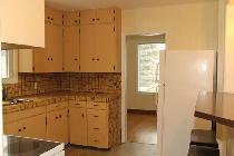 Bright 2-Bedroom Main Floor Suite , Excellent U of S Location - Photo 4
