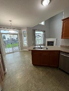 3 Bed 2.5 Bath Duplex with Double Attached Garage in Westpointe - Photo 3
