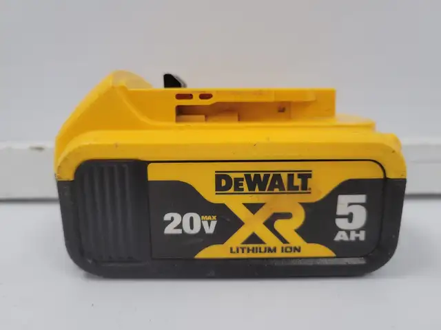 (B52) Dewalt DCB205 Battery - 5.0Ah