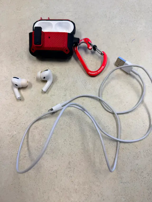 Apple AirPods Pro 1st generation (with protection case and charg