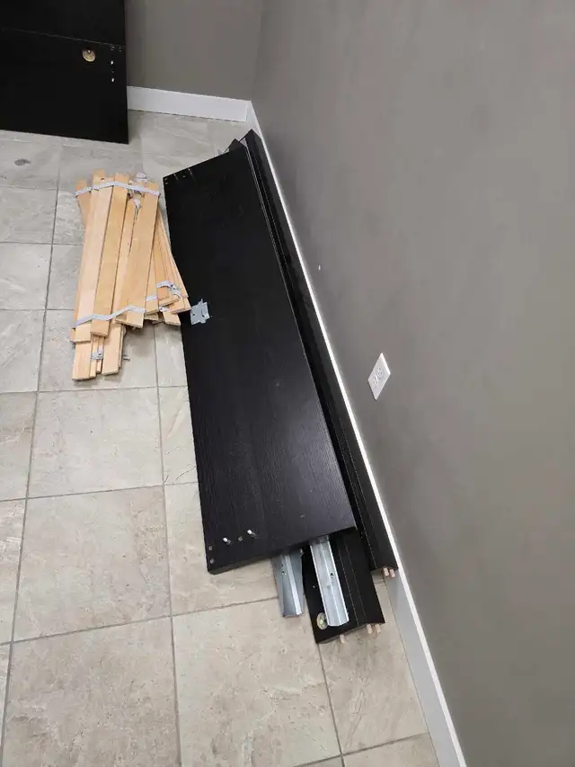 Free Queen size mastress and queen size bed frame