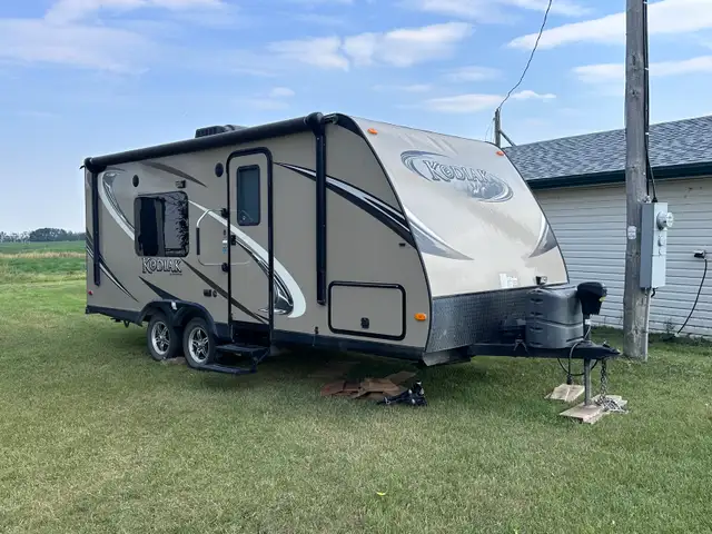 2013 24’ Kodiak Camper Trailer for Sale