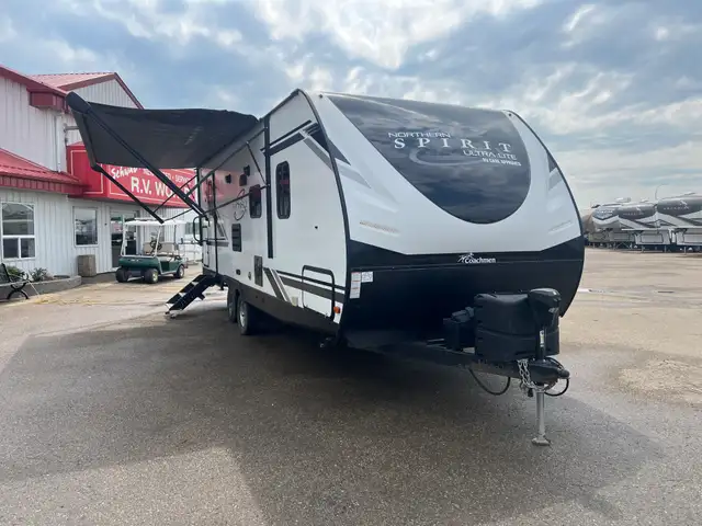 2021 NORTHERN SPIRIT 2557RB, U-SHAPED DINETTE SPACIOUS,