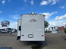 2022 FOREST RIVER CEDAR CREEK 40CBAR, PARK MODEL, SPACIOUS - Photo 5