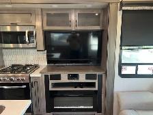 2022 FOREST RIVER CEDAR CREEK 40CBAR, PARK MODEL, SPACIOUS - Photo 7