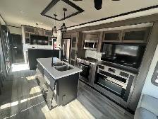 2022 FOREST RIVER CEDAR CREEK 40CBAR, PARK MODEL, SPACIOUS - Photo 16