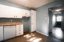 3 Bedroom   1.5 Bathroom Townhouse - Photo 7
