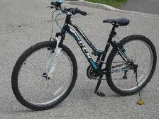 LIKE NEW FEMALE'S 26' CCM HARDLINE TRAIL 21SPD WITH SUSPENSION!