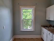 Move-in ready 3 bedroom unit near Jackson Park - Photo 2