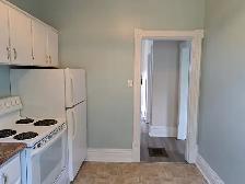 Move-in ready 3 bedroom unit near Jackson Park - Photo 3