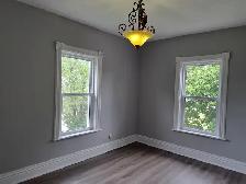 Move-in ready 3 bedroom unit near Jackson Park - Photo 7