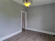 Move-in ready 3 bedroom unit near Jackson Park - Photo 10
