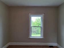 Move-in ready 3 bedroom unit near Jackson Park - Photo 12