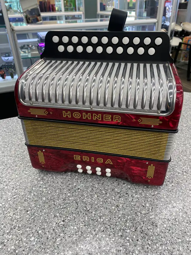 Hohner Erica 21/8 Lightweight Accordion