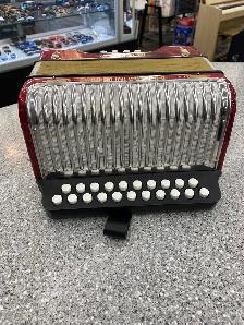 Hohner Erica 21/8 Lightweight Accordion - Photo 2